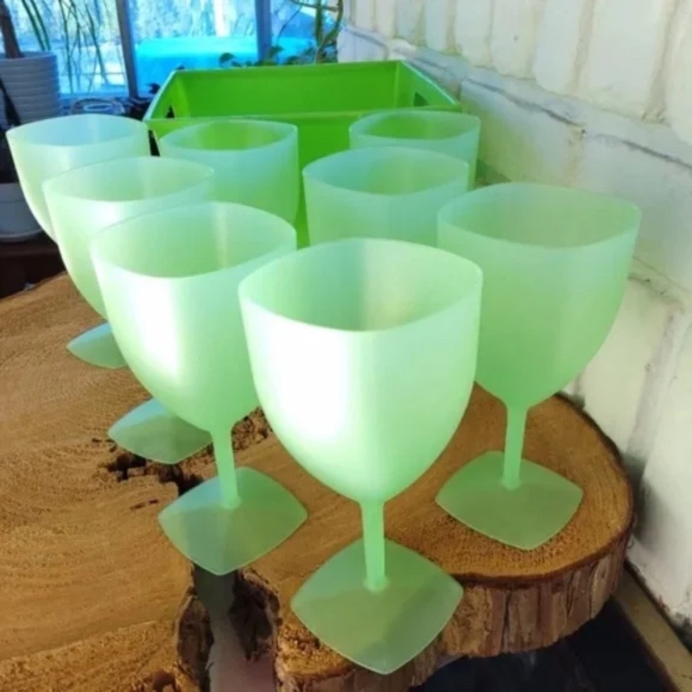 Set of 8 Frosted Plastic Outdoor Stemware